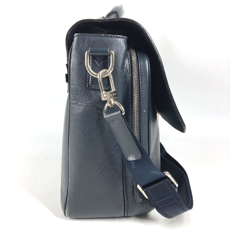 Louis Vuitton Business Bag Vasili GM Taiga Leather Bolt Navy Bol Navy