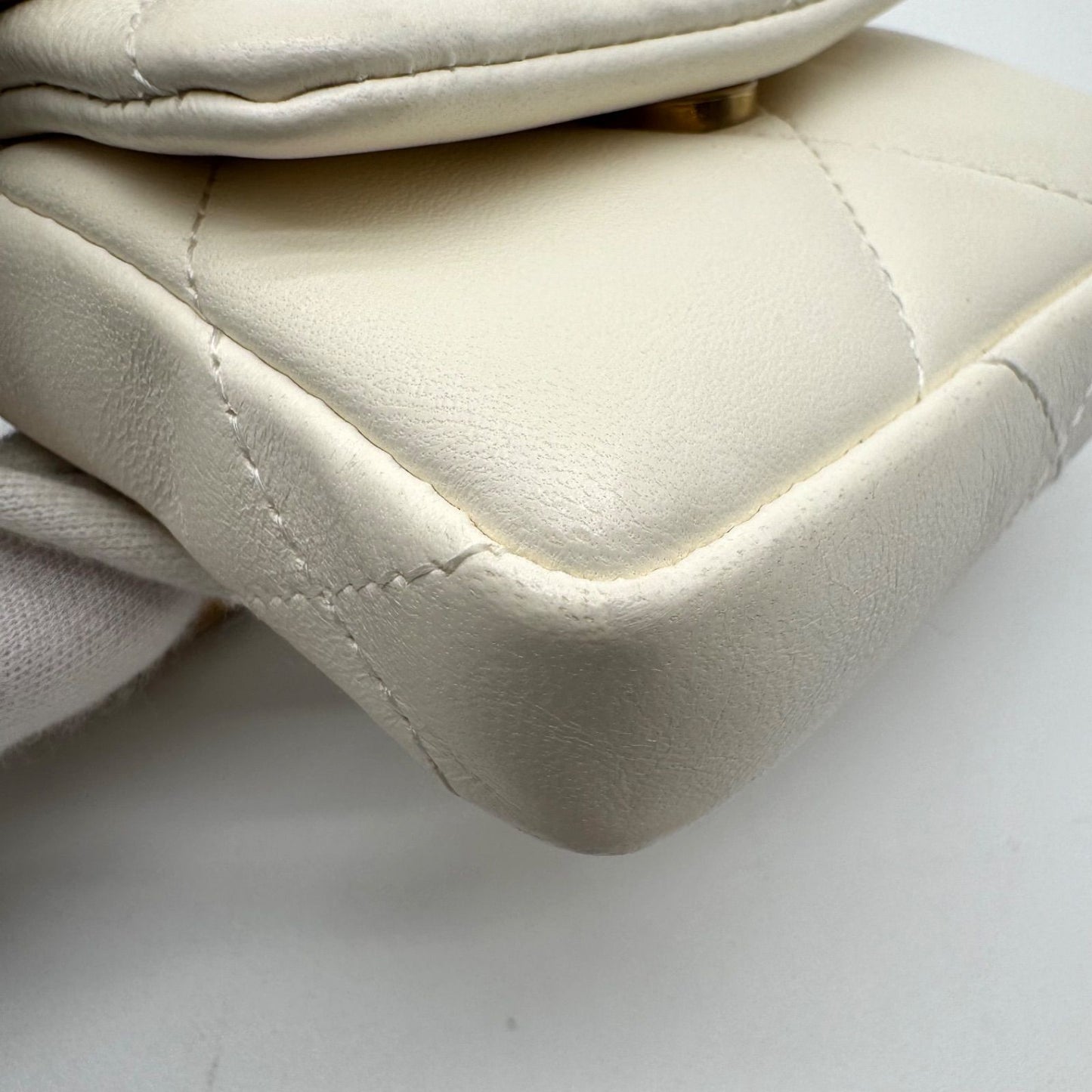 Chanel Shoulder Bag Chain Wallet Quilted CC Logo White with Shield Card — view 7