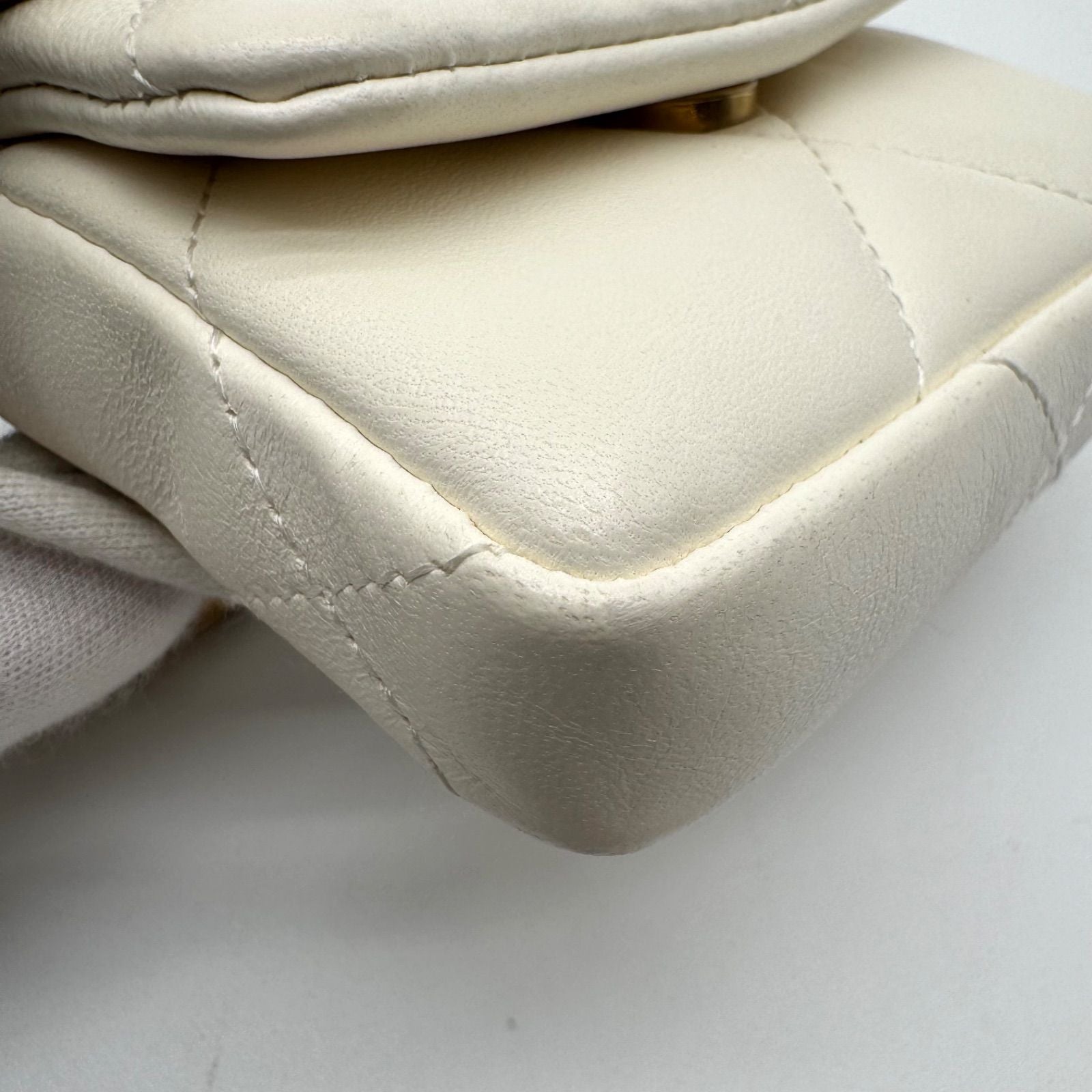 Chanel Shoulder Bag Chain Wallet Quilted CC Logo White with Shield Card — view 7