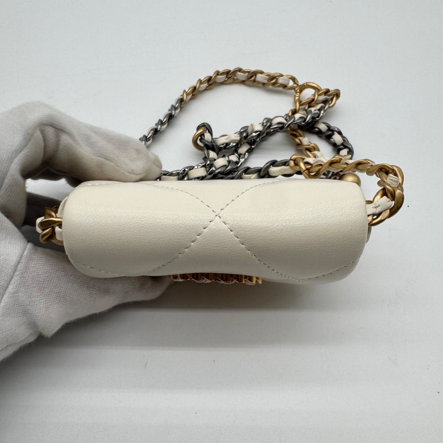 Chanel Shoulder Bag Chain Wallet Quilted CC Logo White with Shield Card — view 5