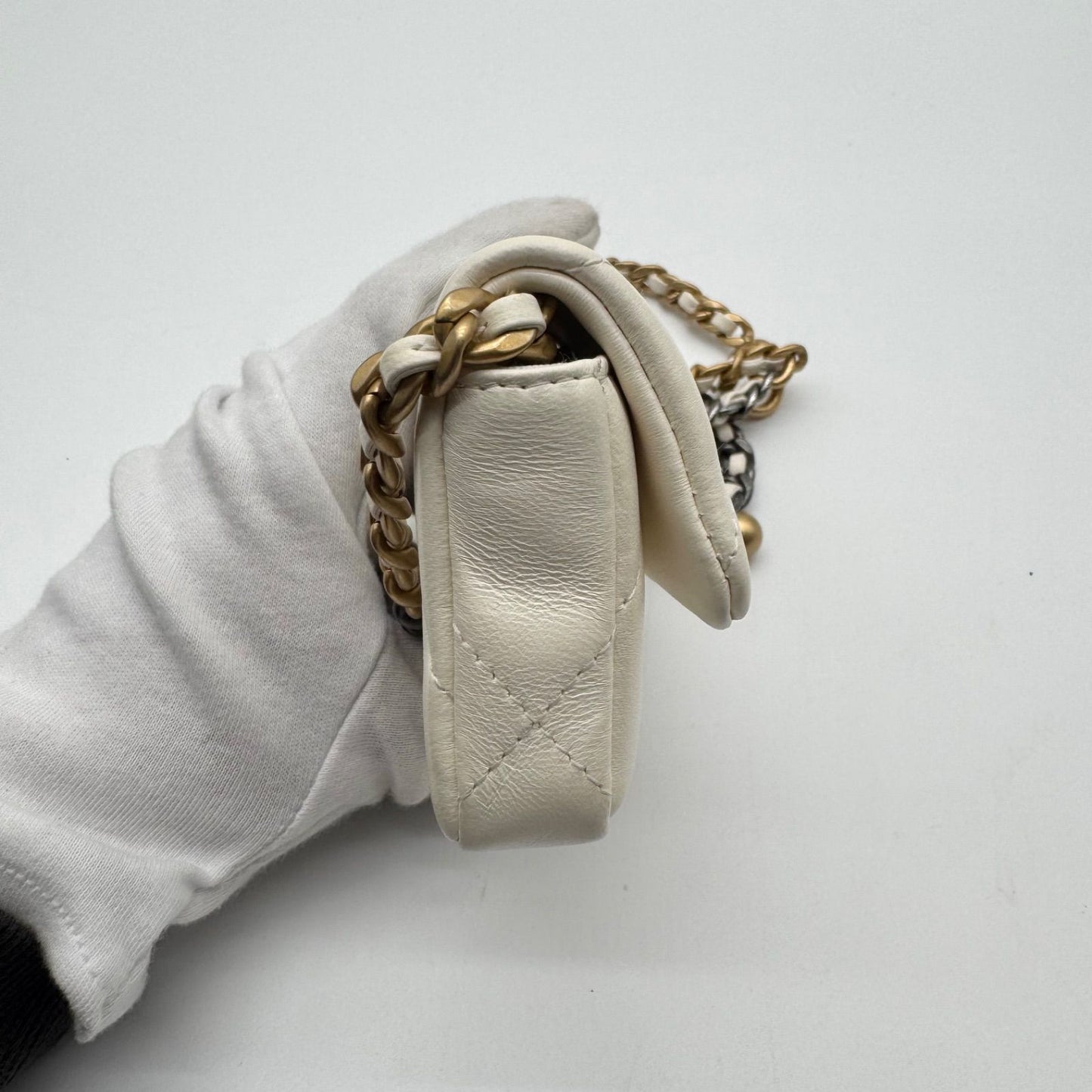 Chanel Shoulder Bag Chain Wallet Quilted CC Logo White with Shield Card — view 3