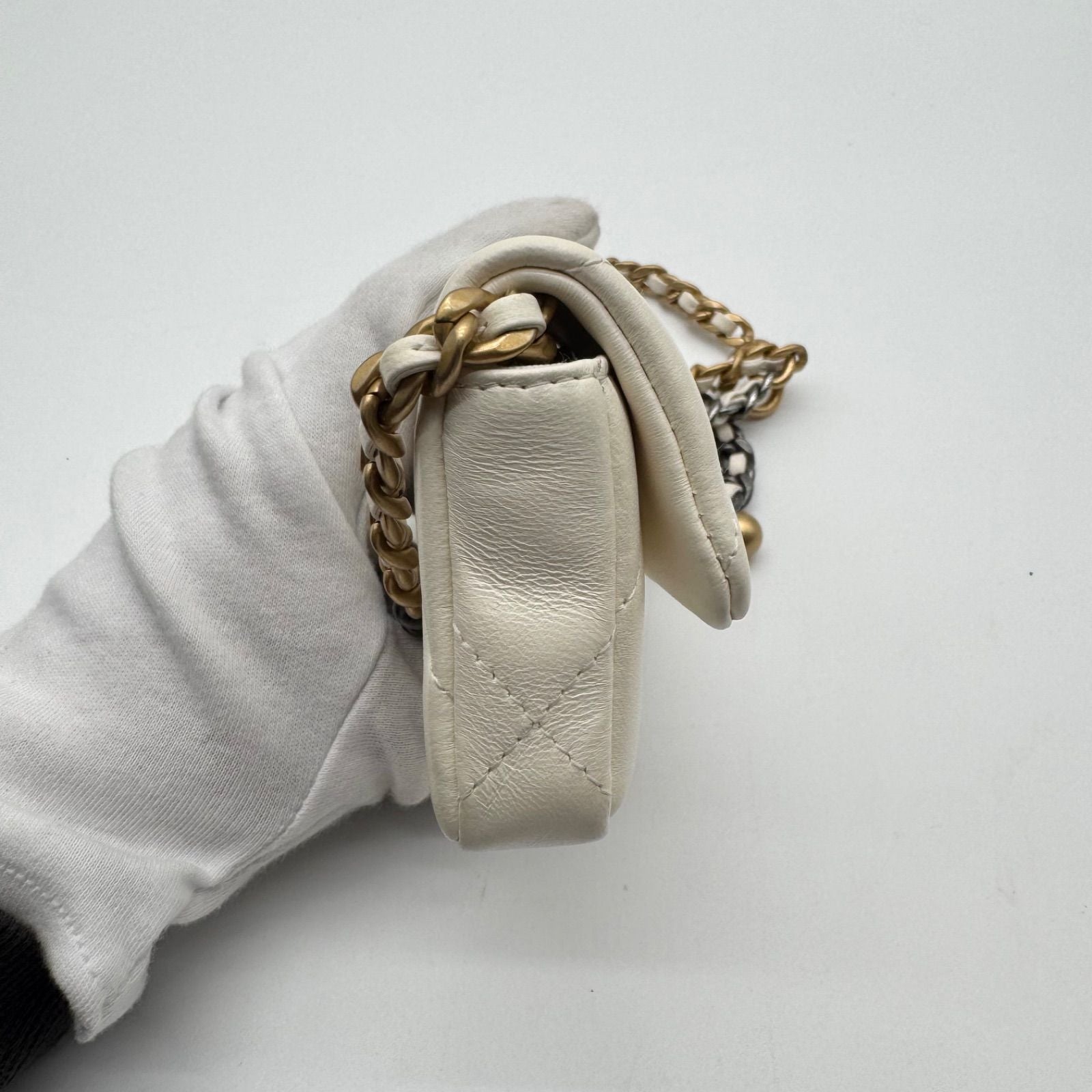 Chanel Shoulder Bag Chain Wallet Quilted CC Logo White with Shield Card — view 3