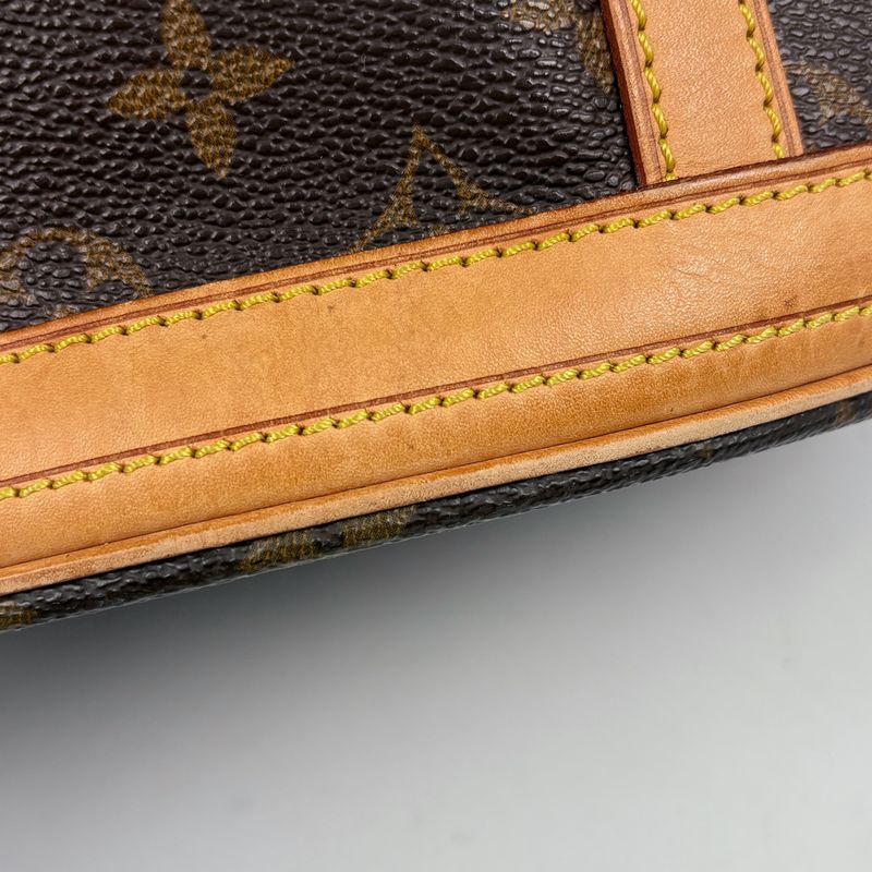 Louis Vuitton Bucket GM Shoulder Bag
