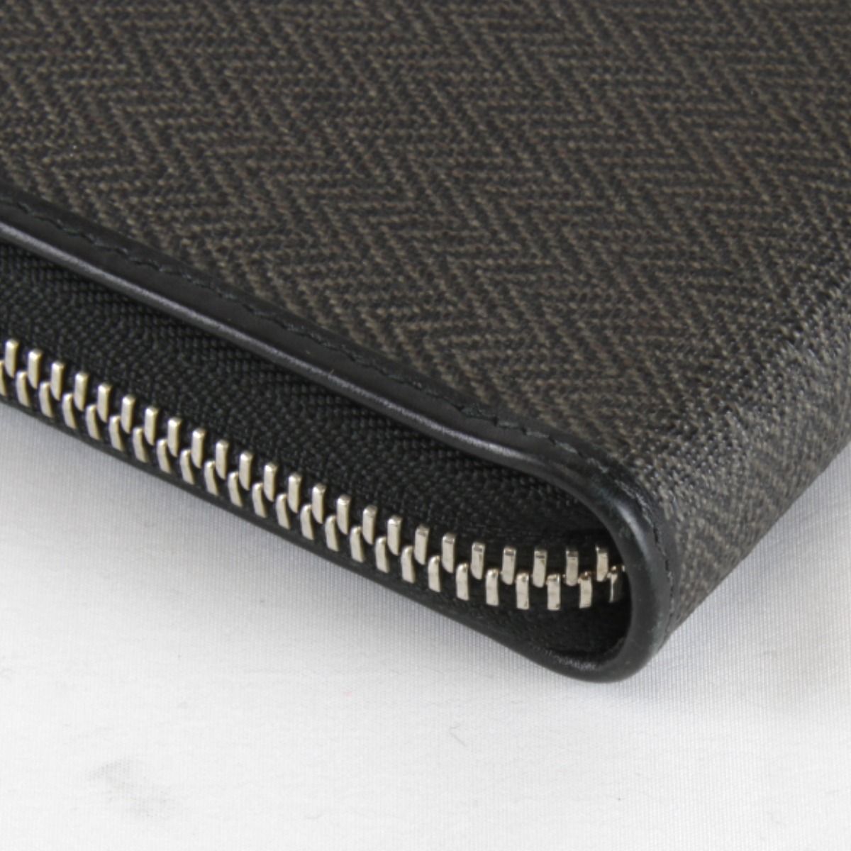 Bvlgari Weekend Round Zip Wallet Leather Black — view 4