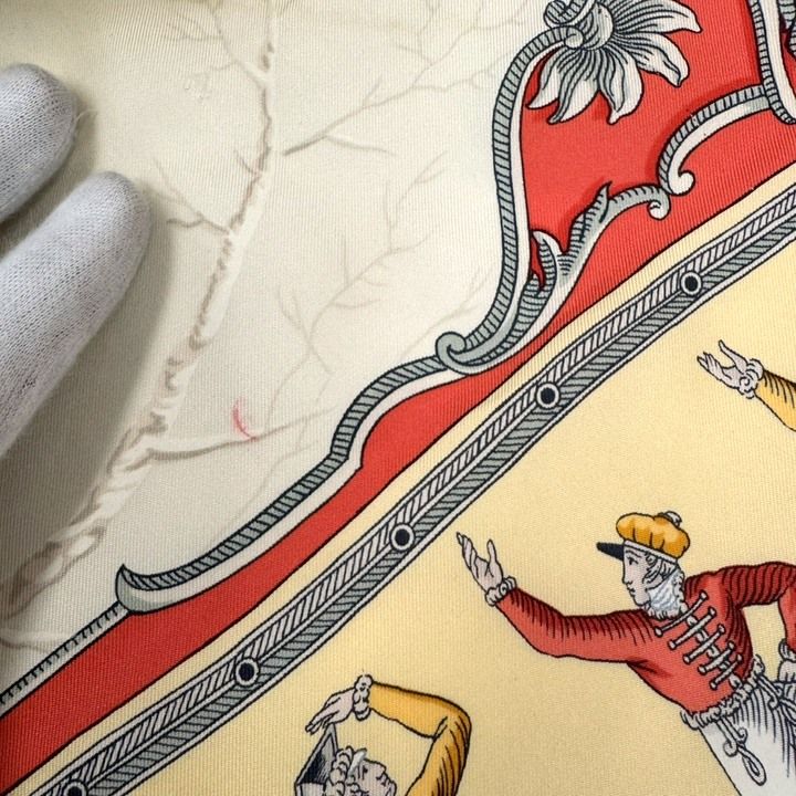 Hermes Carre 90 Joy on Ice Plaisirs du Froid Red Ivory Silk Scarf :red