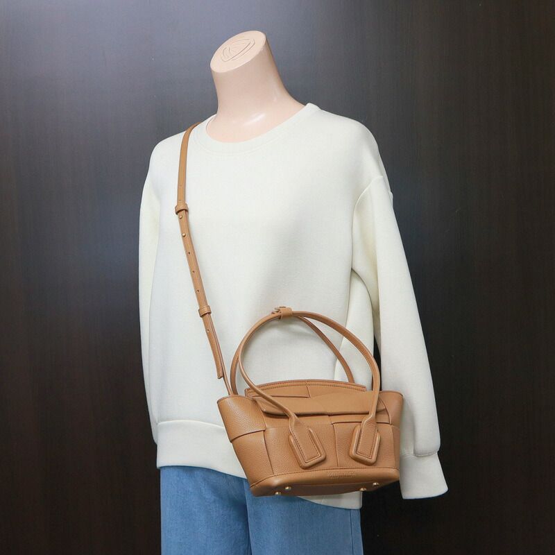 Bottega Veneta Mini Arco 2-Way Bag Leather Camel Gold :camel