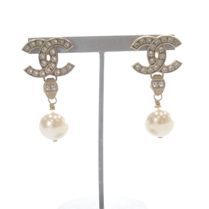 Chanel CC Logo Pearl Earrings Gold Color