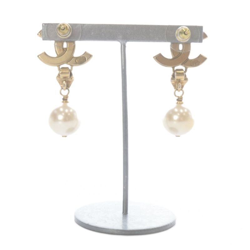 Chanel CC Logo Pearl Earrings Gold Color