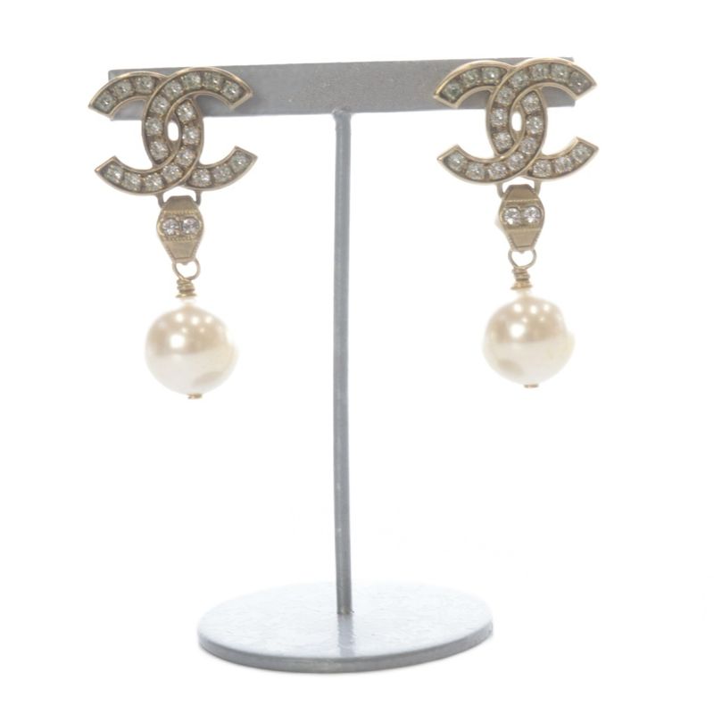 Chanel CC Logo Pearl Earrings Gold Color