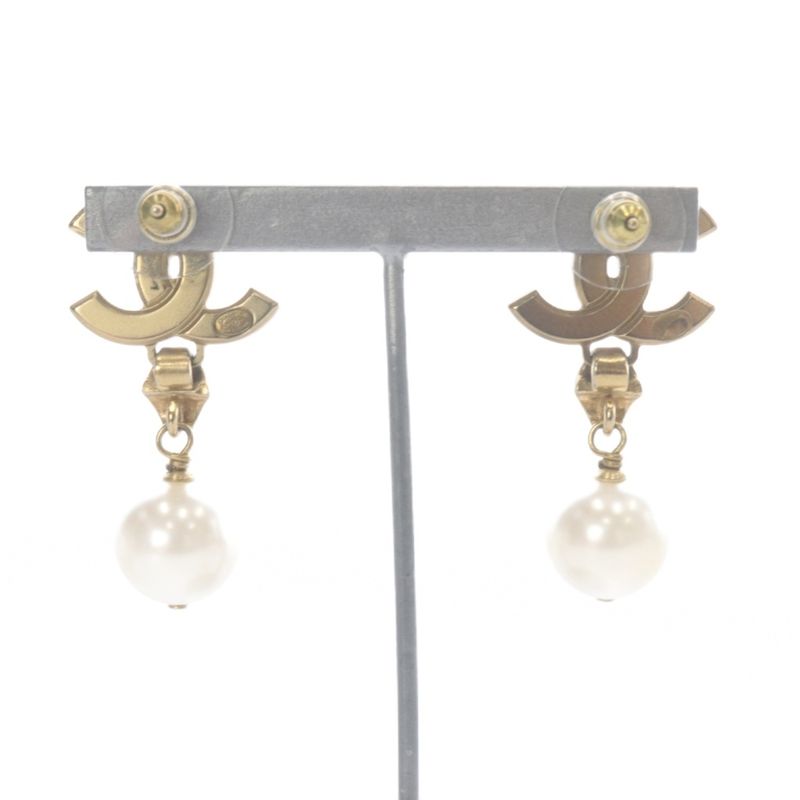 Chanel CC Logo Pearl Earrings Gold Color