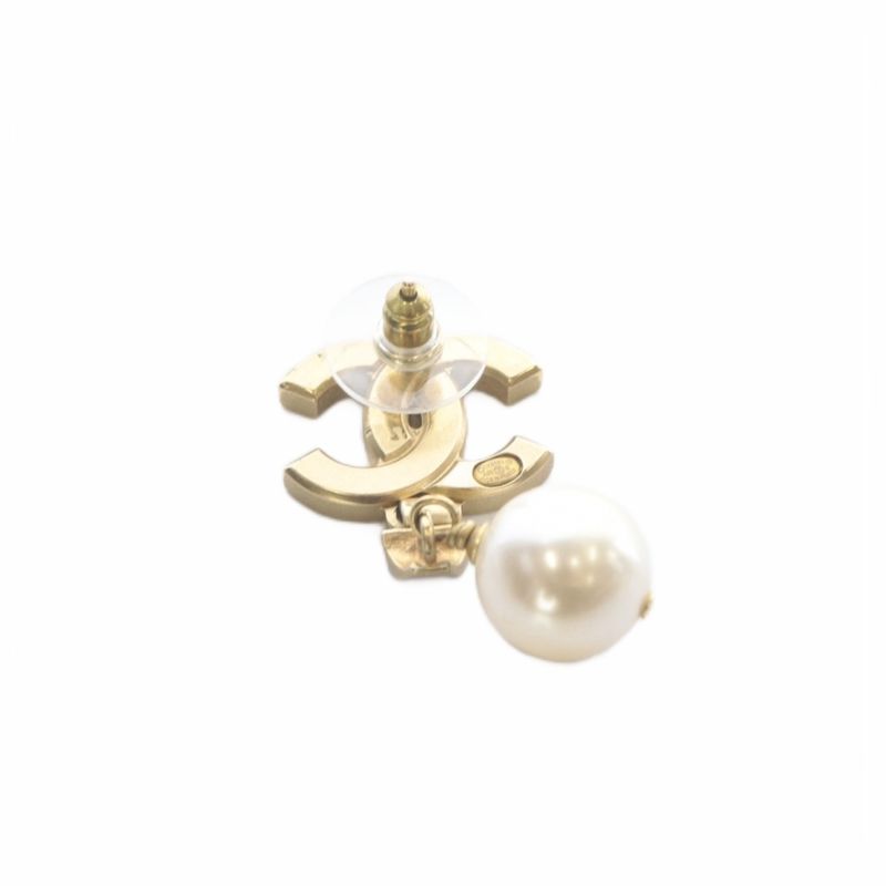 Chanel CC Logo Pearl Earrings Gold Color