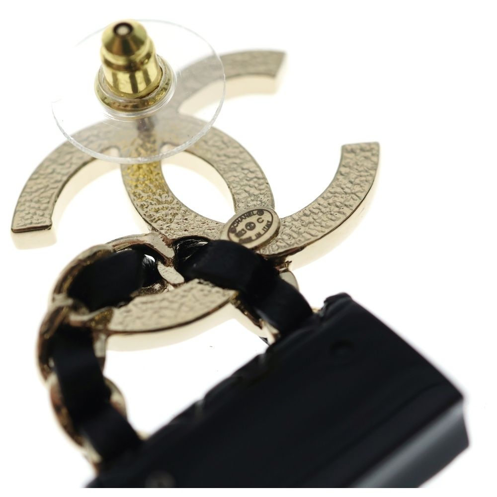 Chanel Quilted Motif Earrings Black Gold — view 5
