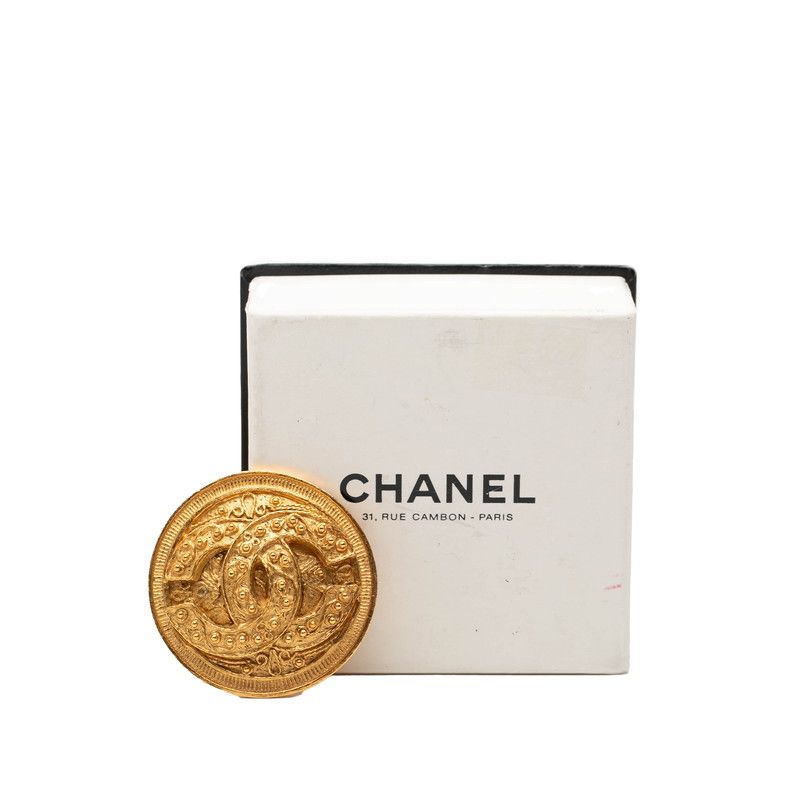 Chanel CC Logo Vintage Medallion Round Brooch Gold Plated — view 4