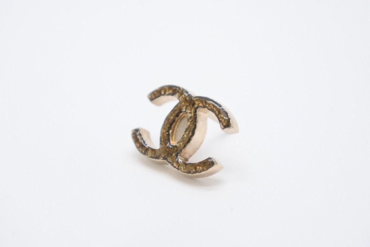 Chanel CC Logo Gold Glitter Earrings Metal — view 2