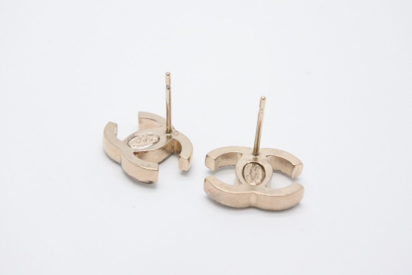 Chanel CC Logo Gold Glitter Earrings Metal — view 4