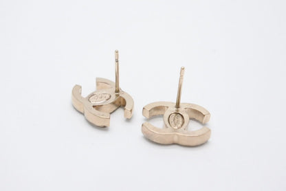 Chanel CC Logo Gold Glitter Earrings Metal — view 4