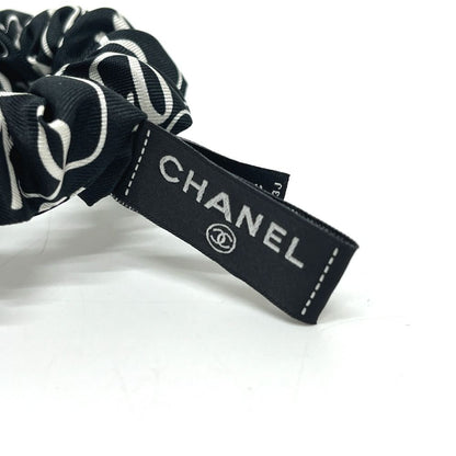 Chanel Scrunchie All Over Pattern Bicolor Ribbon Silk Black — view 3