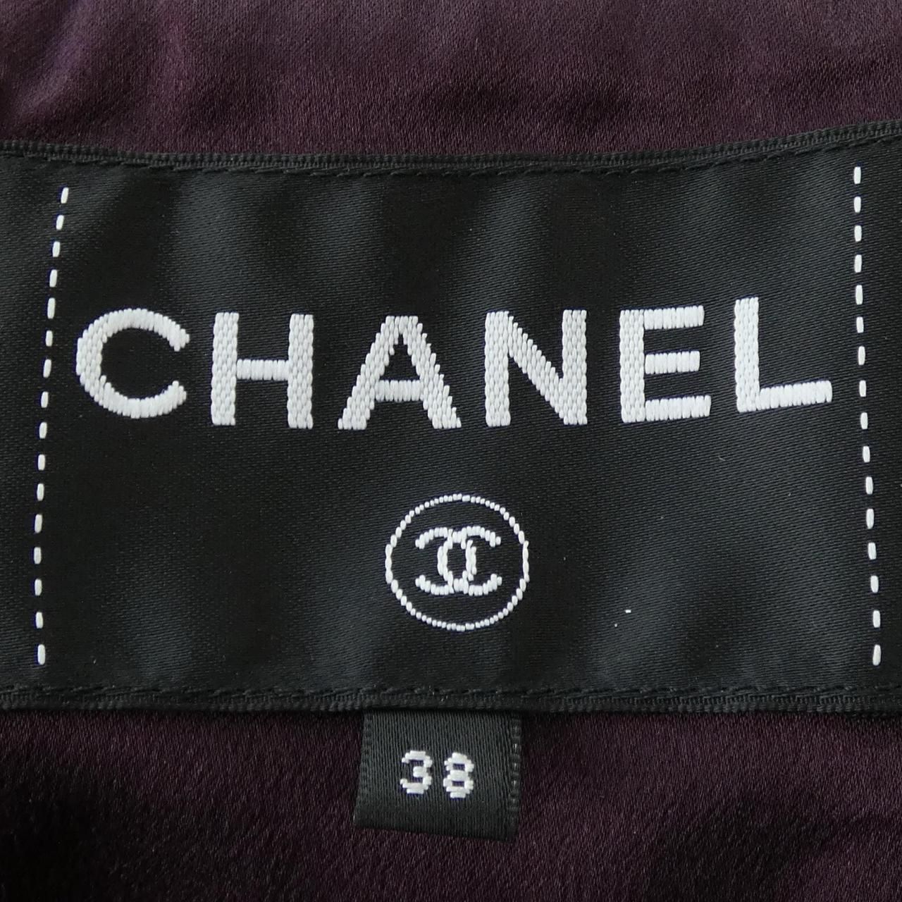 Chanel Metiers D'art Collarless Jacket — view 5