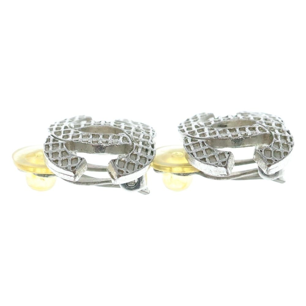 Chanel CC Logo Earrings Silver — view 3