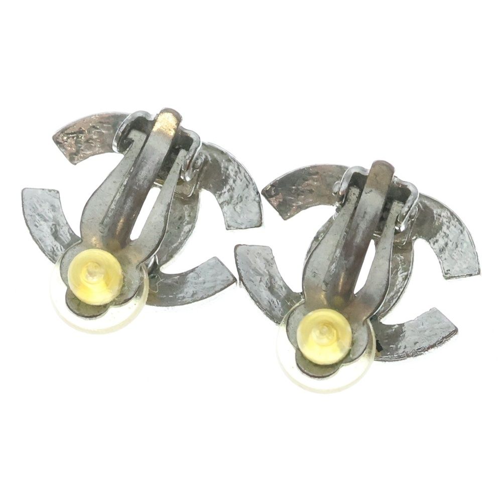 Chanel CC Logo Earrings Silver — view 2