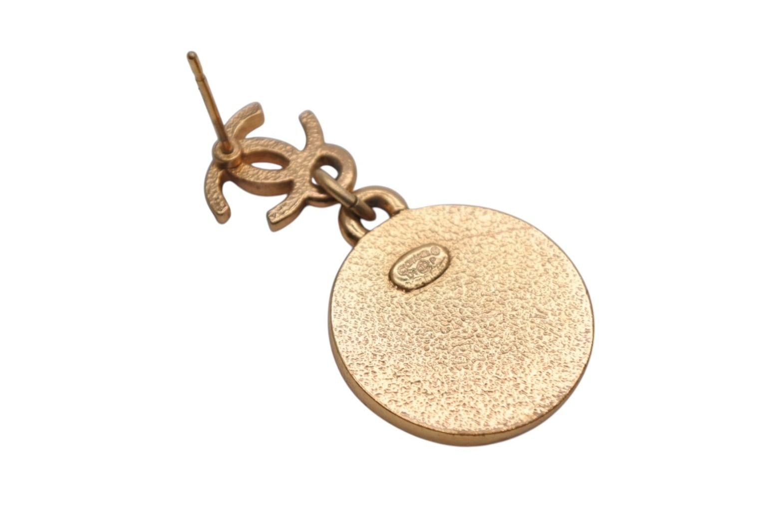 Chanel CC Logo Star Medal Earrings Gold Plated — view 7