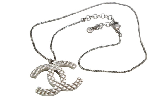 Chanel 07C CC Logo Necklace 07 47.5 Quilted Metal Silver