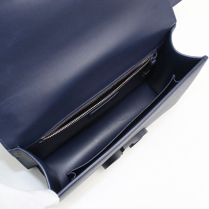 Dior 30 Montaigne Crossbody Shoulder Bag — view 3
