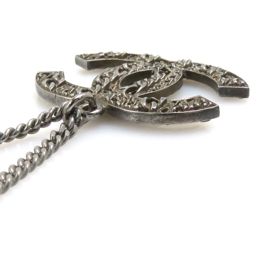 Chanel Necklace CC Logo — view 3