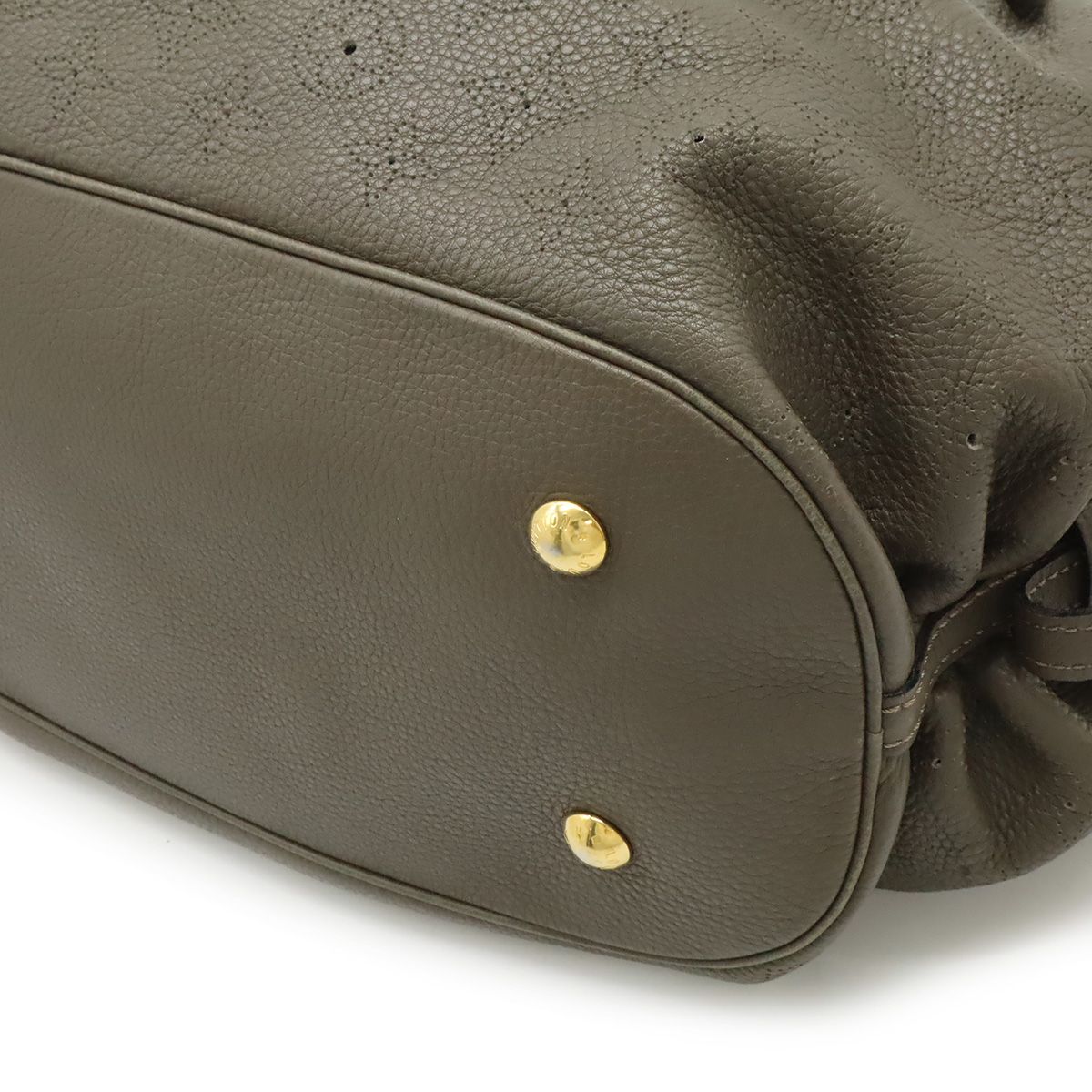 Louis Vuitton Monogram Mahina L Tote Shoulder Bag Leather — view 3