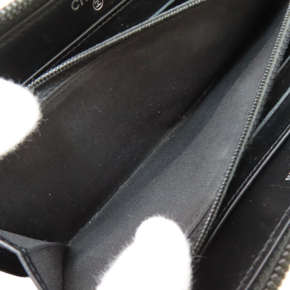 Chanel CC Logo Silver Wallet Grained Calfskin — view 5