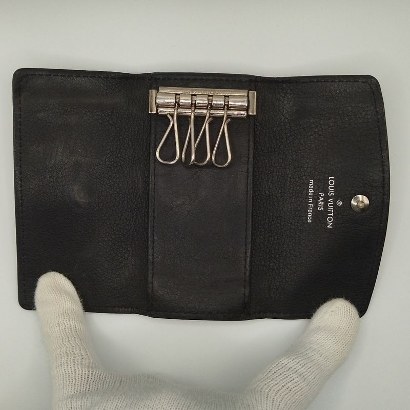 Louis Vuitton Key Case Multicles 4 Mahina Noir Black Key Holder