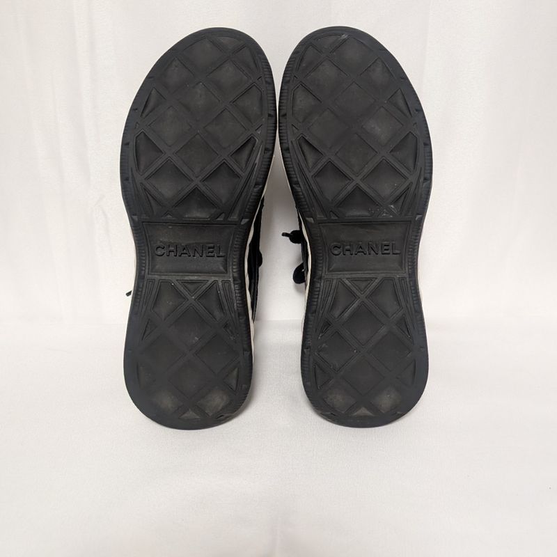 Chanel Sneakers CC Logo Quilted