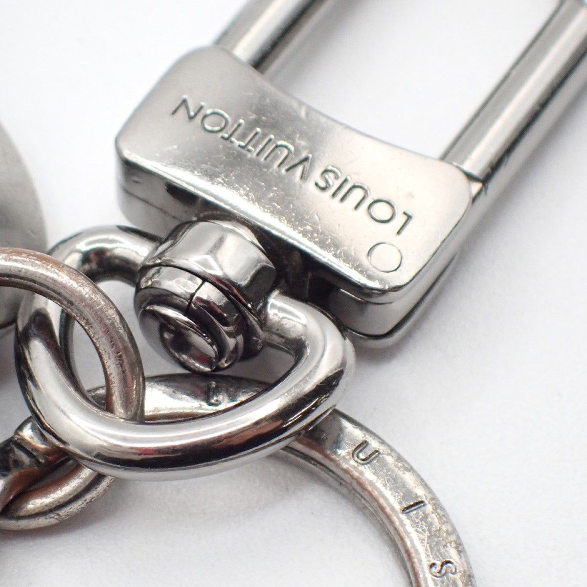 Louis Vuitton Key Folder Porte Cles Dragonne White Leather Ring — view 7