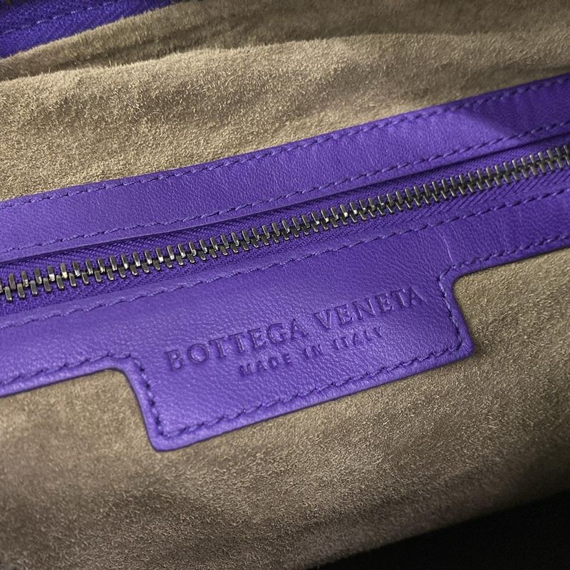 Bottega Veneta Shoulder Bag Intrecciato Purple Leather