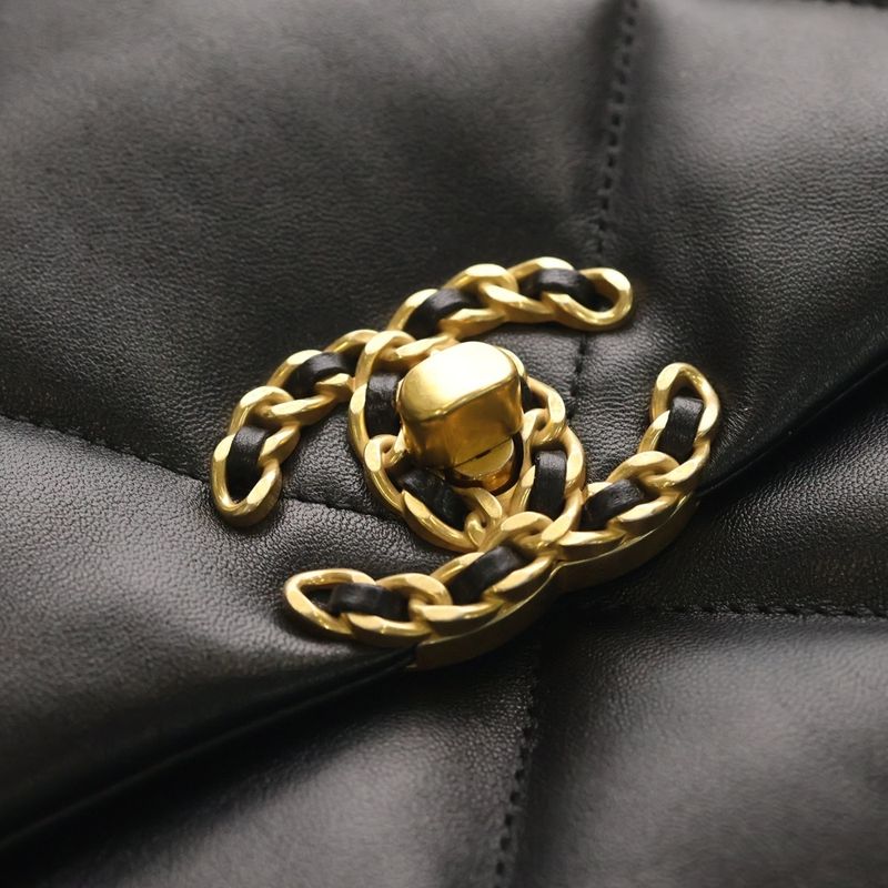 Chanel 19 Dizeneuf Quilted Shoulder Bag Black