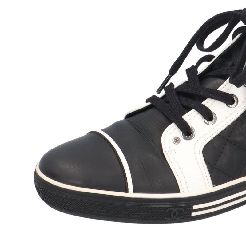 Chanel Quilted CC Logo Bicolor Sneakers Leather Black White