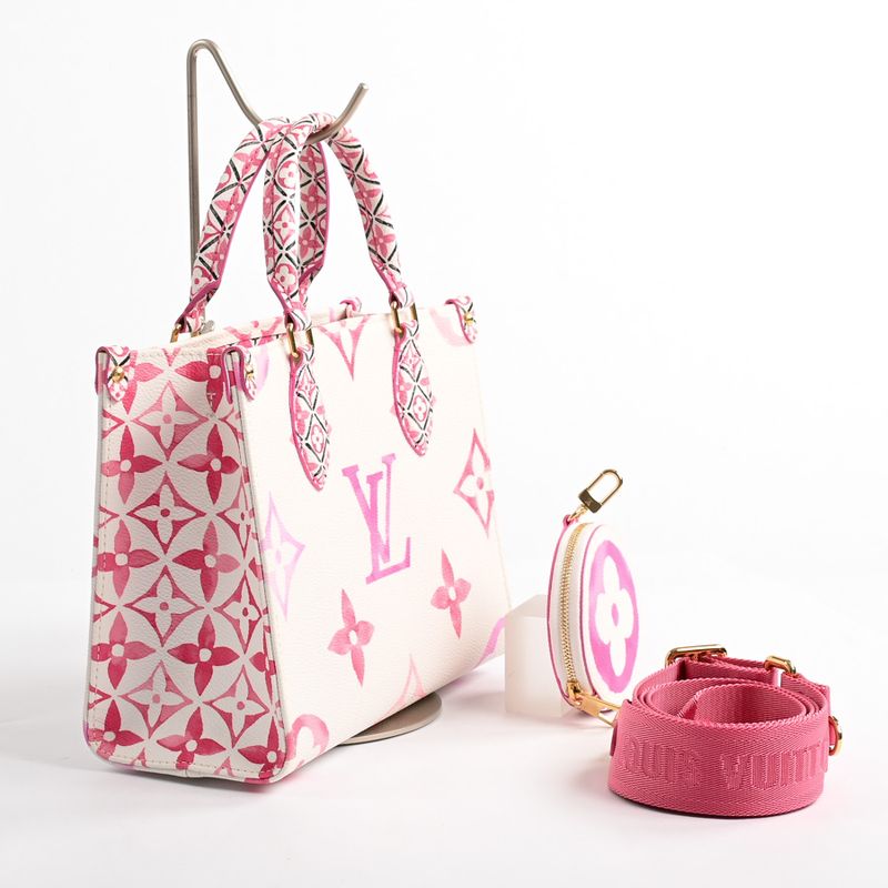 Louis Vuitton Handbag on the Go PM