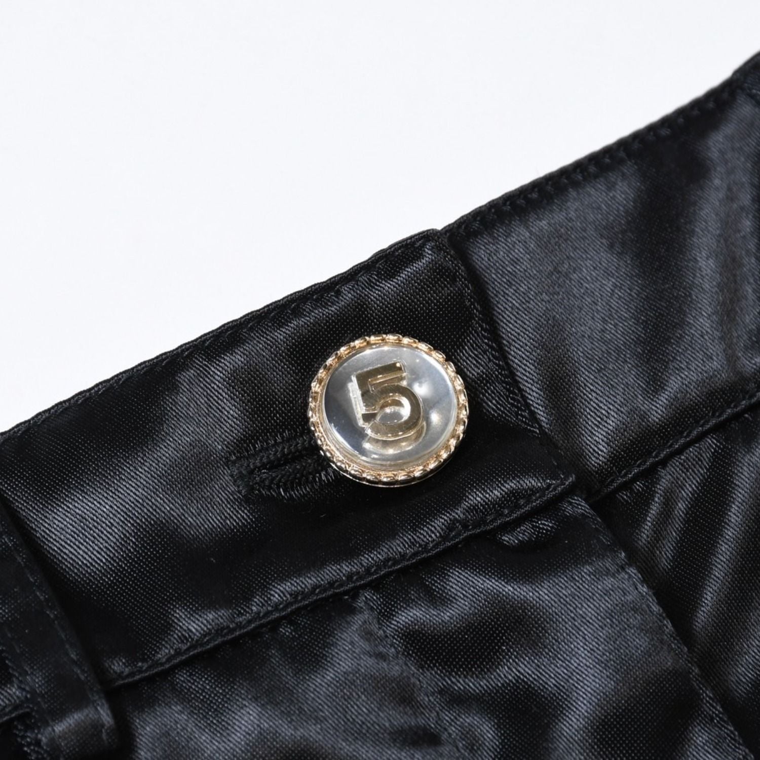 Chanel Shorts No 5 Button CC Logo Black Gathered 36 — view 4