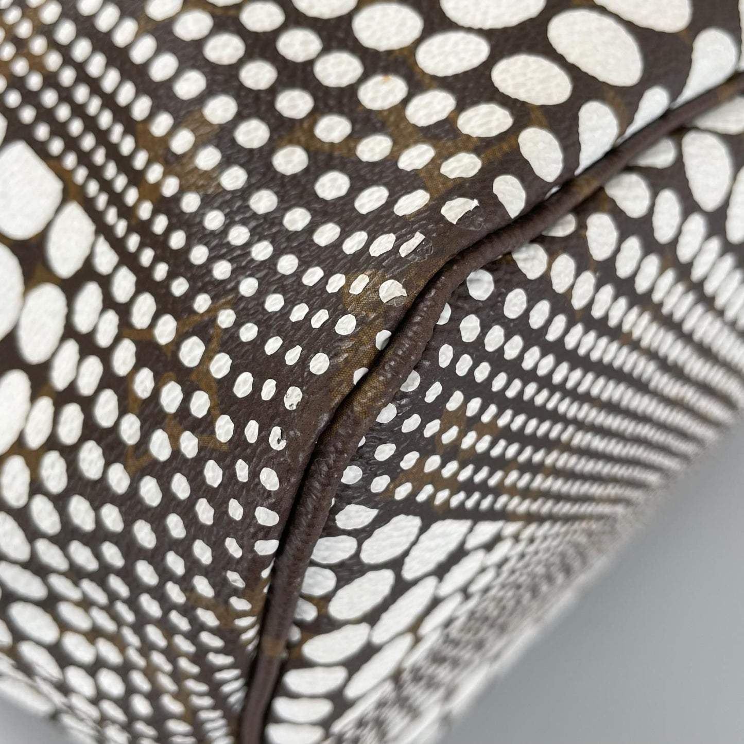 Louis Vuitton Neverfull MM Tote Bag Damier Azur Canvas White Yayoi Kusama — view 5