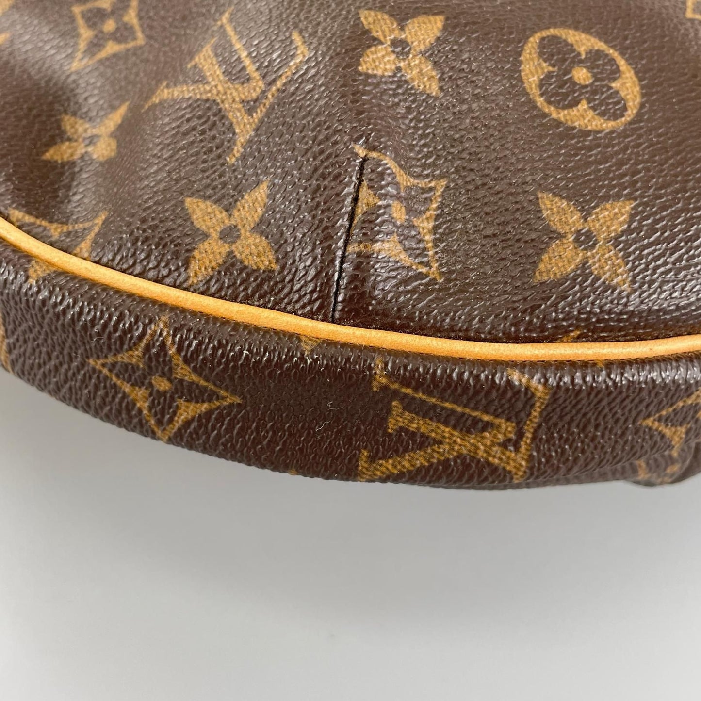 Louis Vuitton Croissant MM Shoulder Bag Monogram Canvas Brown — view 5