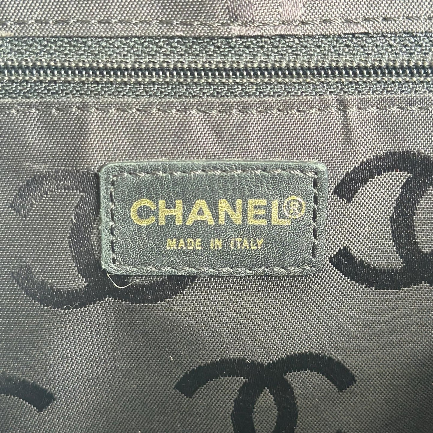 Chanel Choco Bar Tote Bag Leather Black — view 6