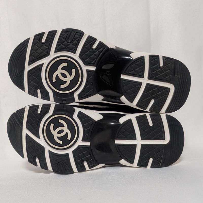 Chanel Sneakers CC Logo Black White