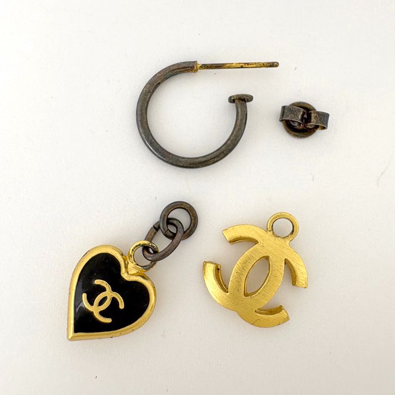 Chanel CC Logo Earrings Heart Swing Gold Plated