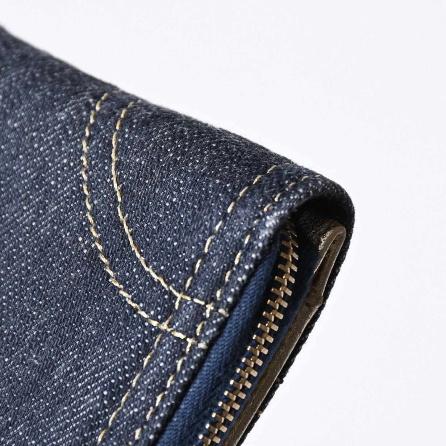 Chanel CC Logo Round Wallet Blue Denim Leather Gold — view 7