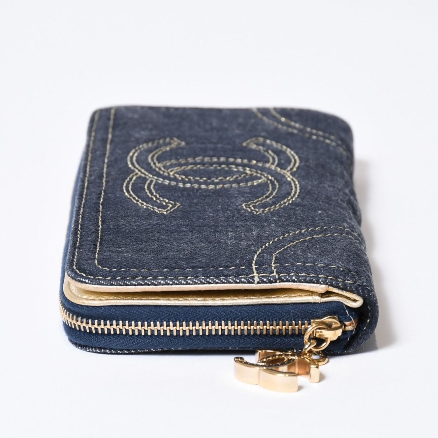 Chanel CC Logo Round Wallet Blue Denim Leather Gold — view 5