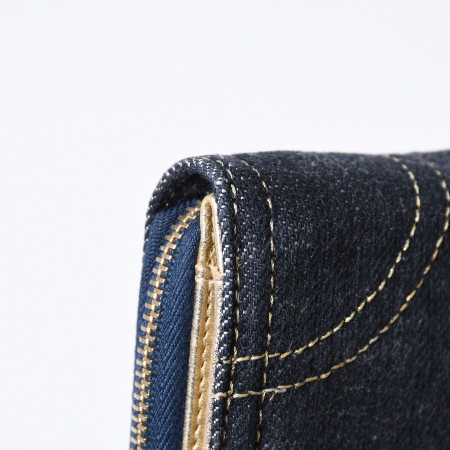 Chanel CC Logo Round Wallet Blue Denim Leather Gold — view 6