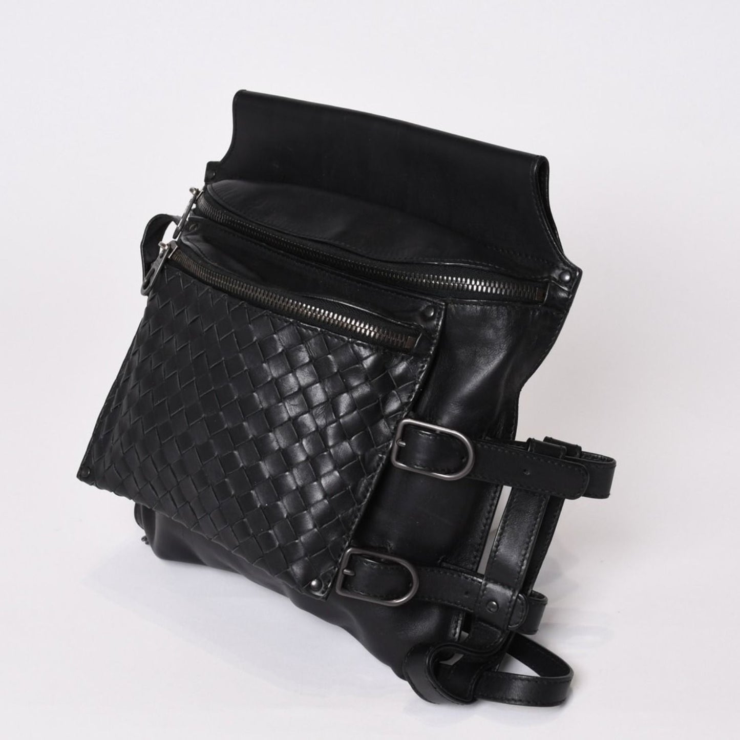 Bottega Veneta Intrecciato 2-Way Belt Bag Black Calfskin Gunmetal — view 4