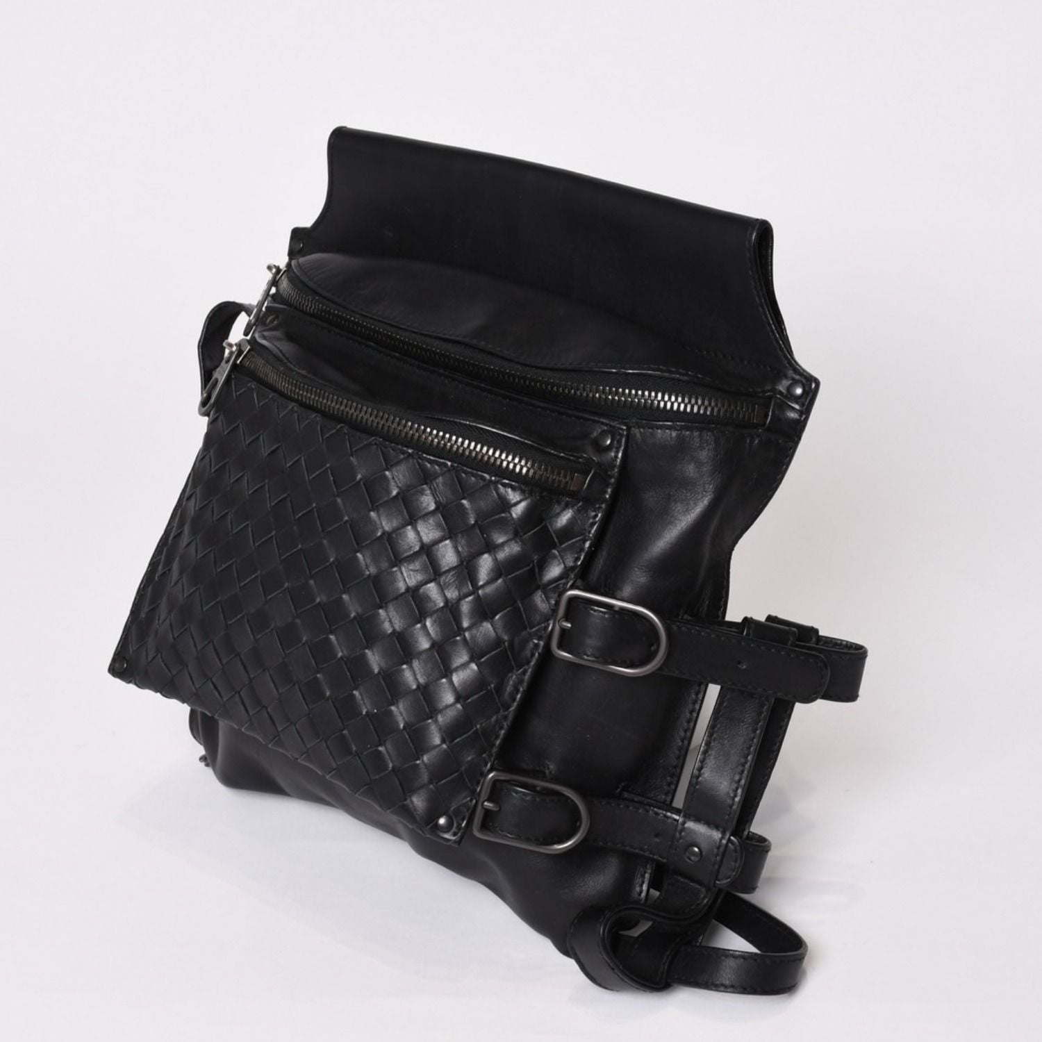 Bottega Veneta Intrecciato 2-Way Belt Bag Black Calfskin Gunmetal — view 4