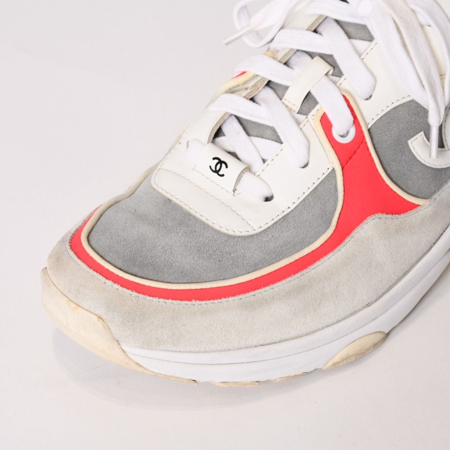 Chanel CC Logo Suede Sneakers White Gray — view 4