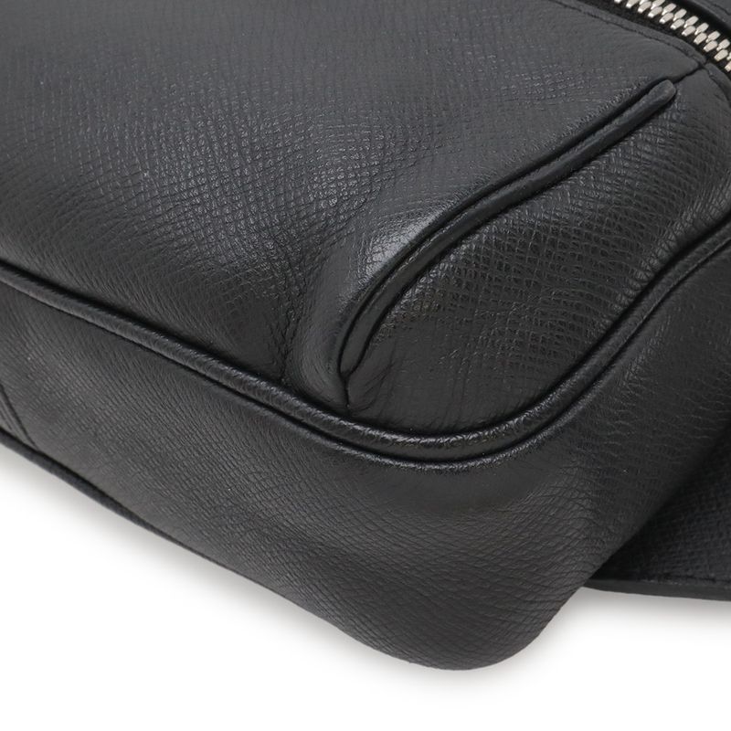 Louis Vuitton Taiga Bum Bag Outdoor Noir Black